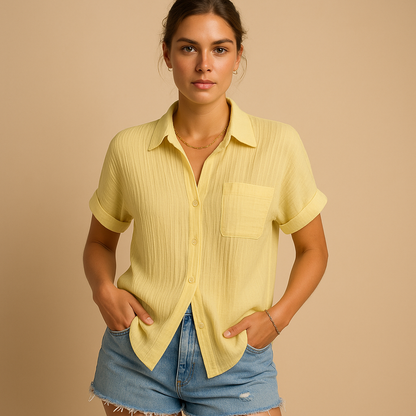 Damska koszula z krótkim rękawem, kołnierzykiem i kieszenią na piersi-Blouses for women-Olave