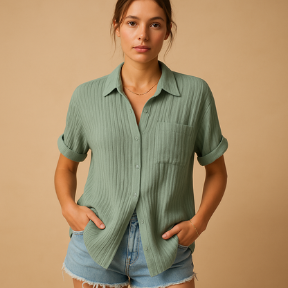 Damska koszula z krótkim rękawem, kołnierzykiem i kieszenią na piersi-Blouses for women-Olave