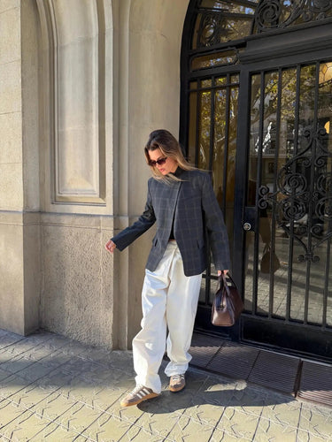 Damska marynarka o strukturalnym kroju ze stójką i asymetrycznym zapięciem-Blazers for Women-Olave