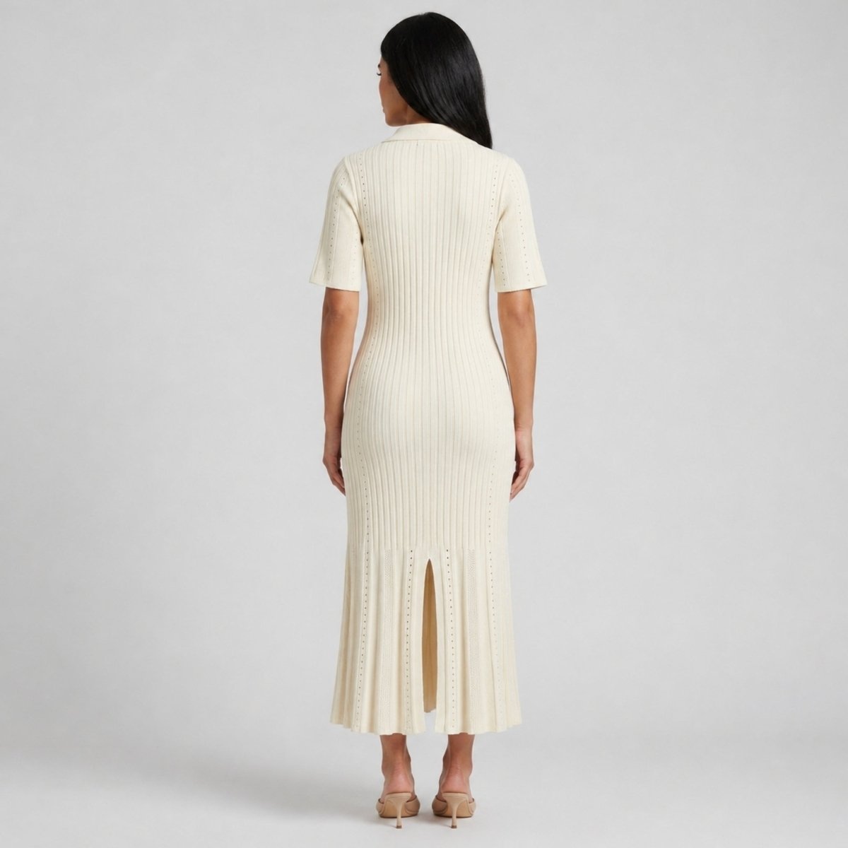 Damska sukienka dzianinowa z kołnierzem i listwą guzikową-Midi Dress-Olave