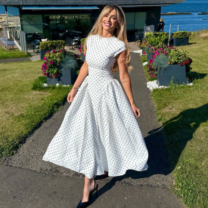 Damska sukienka maxi w kropki z krótkimi rękawkami i plisowaną spódnicą-Maxi Dress-Olave
