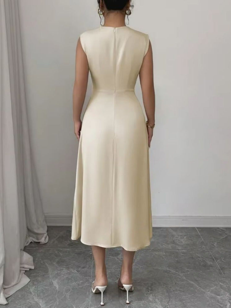 Damska sukienka midi bez rękawów z wysokim kołnierzem i rozkloszowaną spódnicą-Maxi Dress-Olave