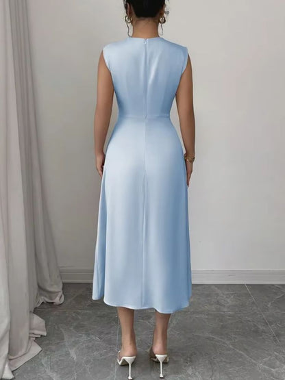Damska sukienka midi bez rękawów z wysokim kołnierzem i rozkloszowaną spódnicą-Maxi Dress-Olave