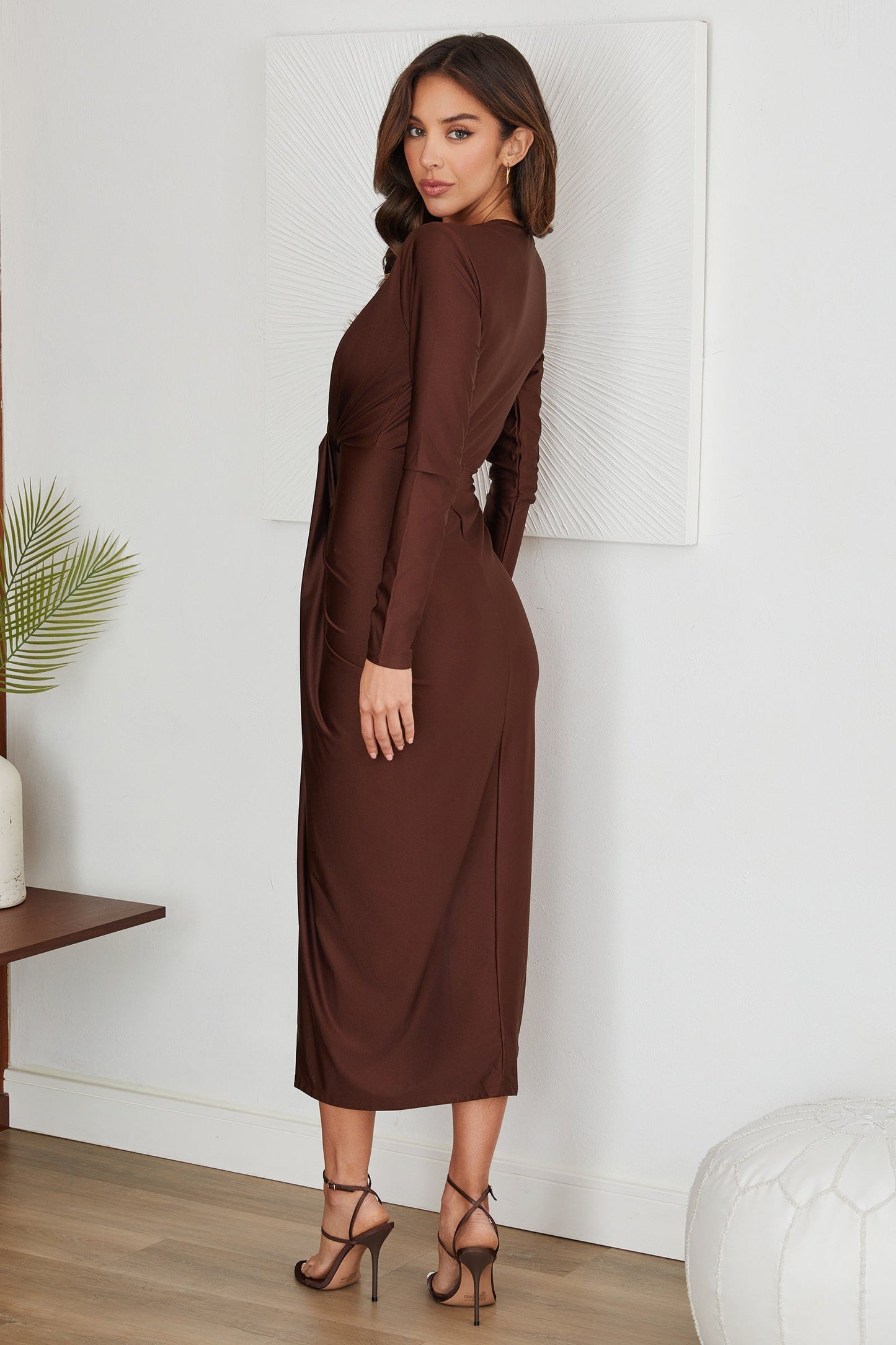 Damska sukienka midi z długim rękawem i skręconym przodem-Midi Dress-Olave