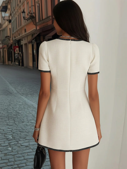 Damska Sukienka Mini z Krótkim Rękawem i Zapięciem na Guziki z Lamówką-Mini Dress-Olave