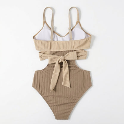 Damski jednoczęściowy strój kąpielowy z prążkowanego materiału z wycięciami i skrzyżowanym pasem-Swimwear for women-Olave