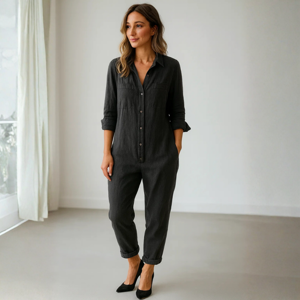 Damski kombinezon z długim rękawem, zapięciem na guziki, kołnierzem i kieszeniami na piersi-Jumpsuits for women-Olave