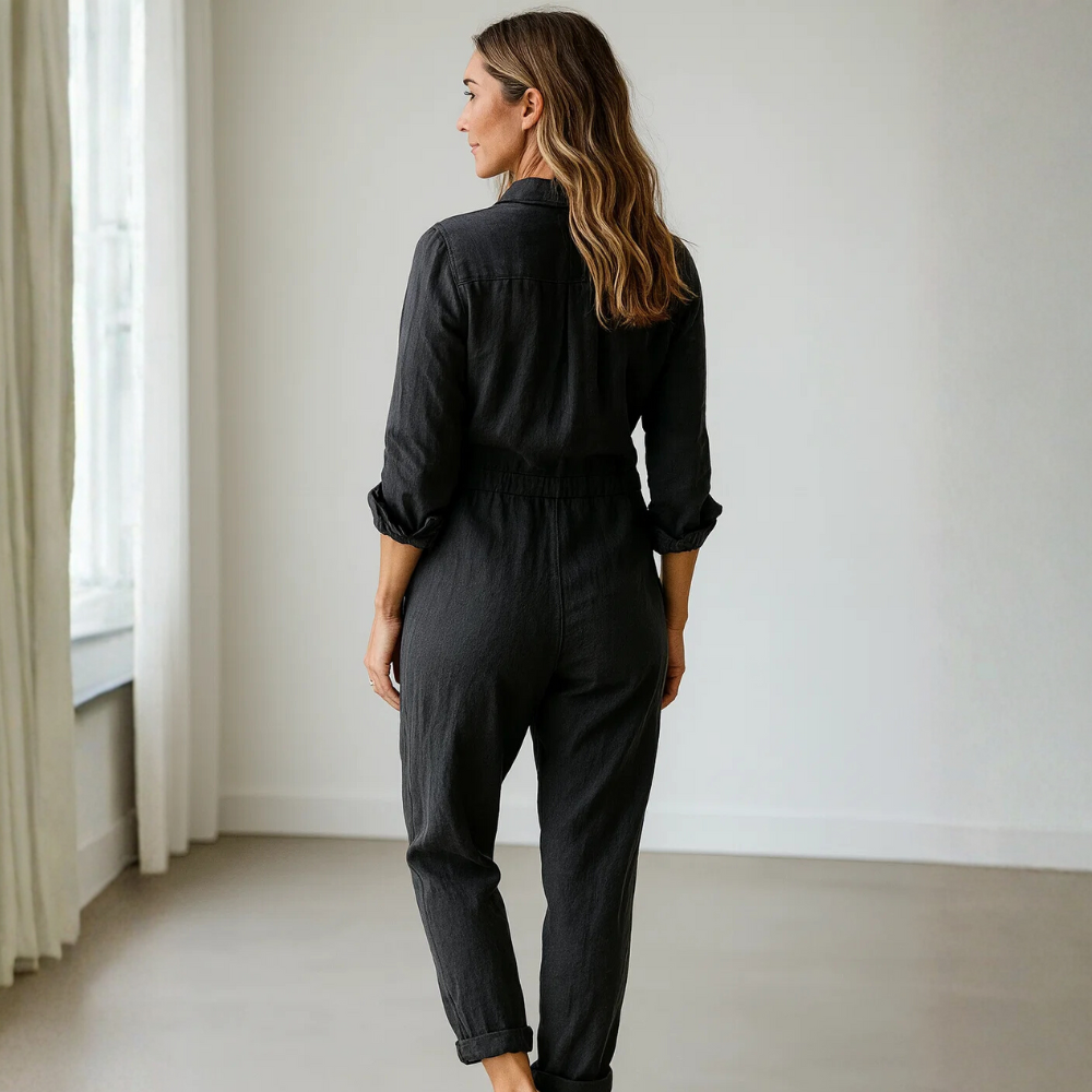 Damski kombinezon z długim rękawem, zapięciem na guziki, kołnierzem i kieszeniami na piersi-Jumpsuits for women-Olave