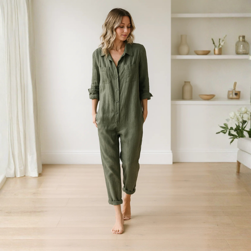 Damski kombinezon z długim rękawem, zapięciem na guziki, kołnierzem i kieszeniami na piersi-Jumpsuits for women-Olave