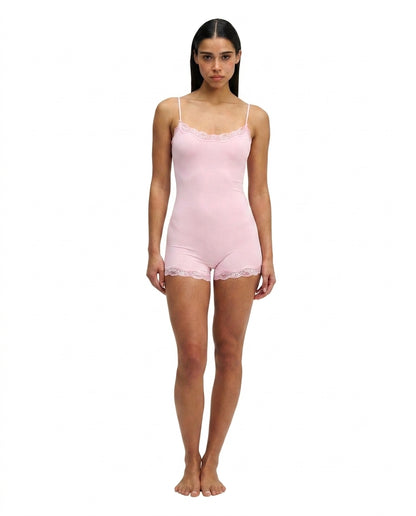 Damski krótki kombinezon na cienkich ramiączkach z koronkowym wykończeniem-Jumpsuits for women-Olave