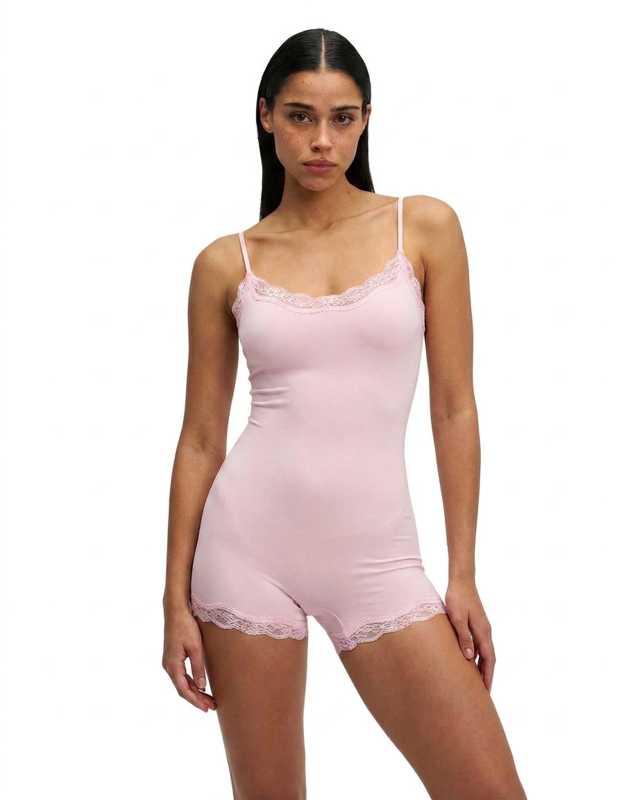 Damski krótki kombinezon na cienkich ramiączkach z koronkowym wykończeniem-Jumpsuits for women-Olave