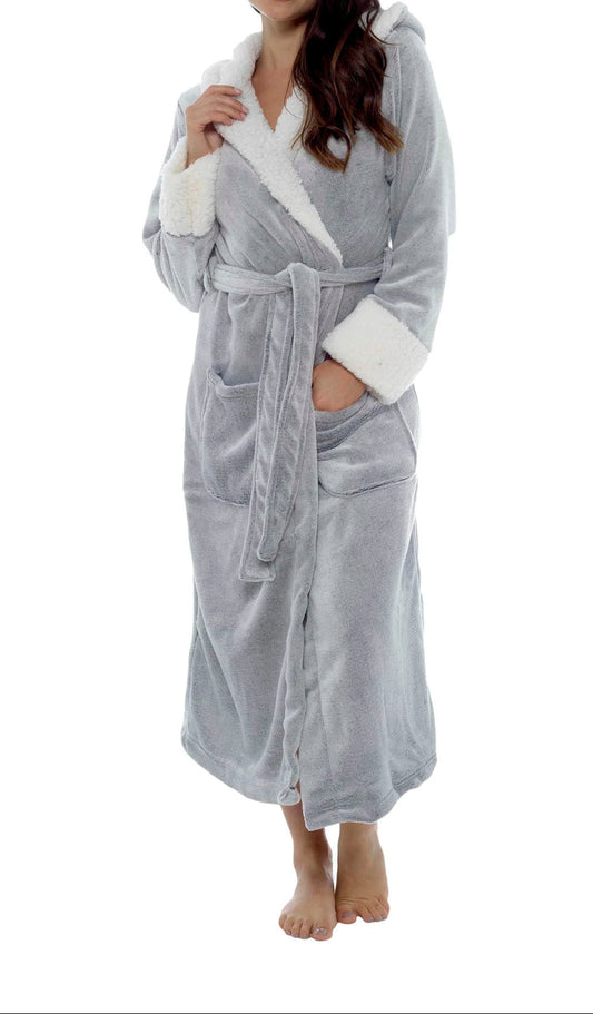 Damski szlafrok kopertowy z kapturem, paskiem i kieszeniami naszywanymi-Women robe-Olave