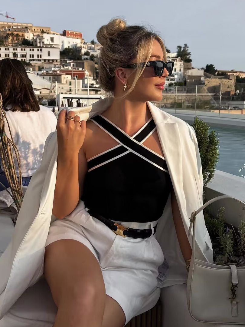 Damski top z dekoltem typu halter i skrzyżowanymi ramiączkami-Tops for women-Olave