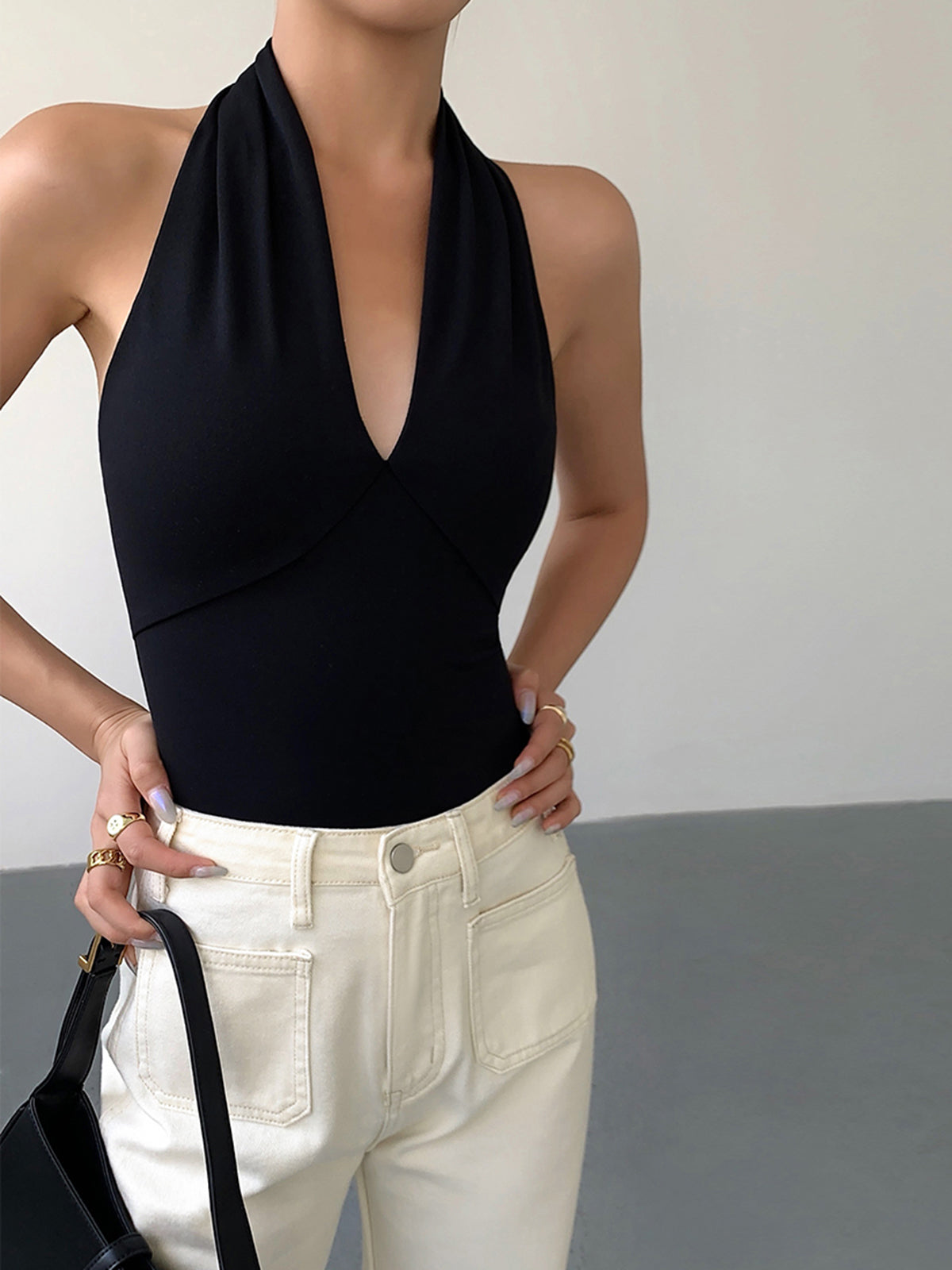 Damski top z dekoltem typu halter i wycięciem w serek-Bodysuit-Olave