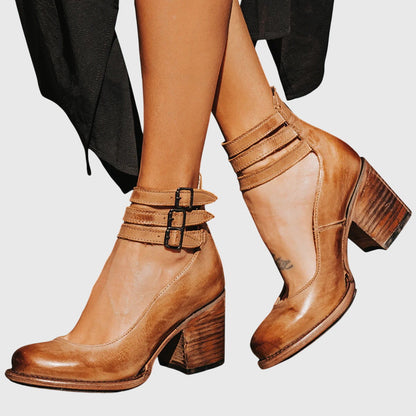Damskie Botki z Zabudowanym Przodem, Wycięciami i Trzema Paskami z Klamrami-Footwear for women-Olave