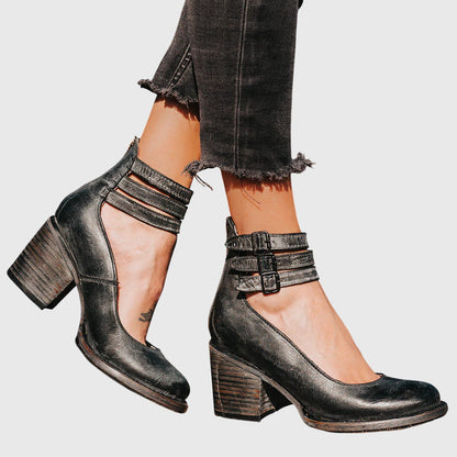 Damskie Botki z Zabudowanym Przodem, Wycięciami i Trzema Paskami z Klamrami-Footwear for women-Olave