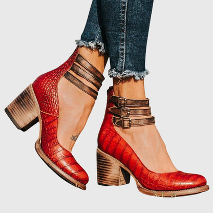 Damskie Botki z Zabudowanym Przodem, Wycięciami i Trzema Paskami z Klamrami-Footwear for women-Olave