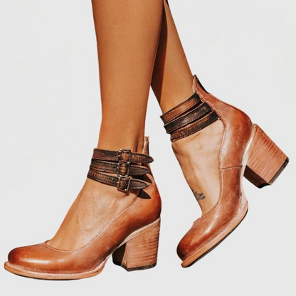 Damskie Botki z Zabudowanym Przodem, Wycięciami i Trzema Paskami z Klamrami-Footwear for women-Olave