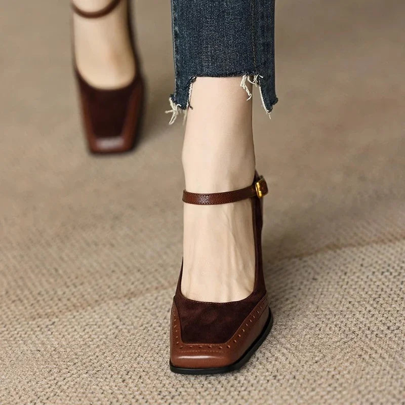 Damskie buty na obcasie typu klocek z paskiem i kwadratowym noskiem-Footwear for women-Olave
