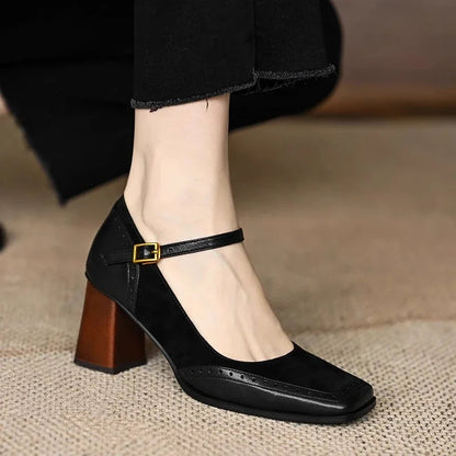Damskie buty na obcasie typu klocek z paskiem i kwadratowym noskiem-Footwear for women-Olave