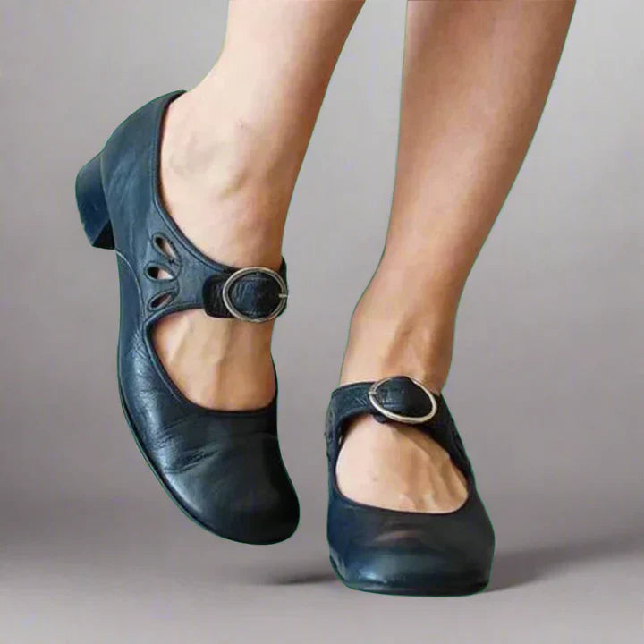 Damskie buty typu Mary Jane z paskiem i zapięciem na klamrę-Footwear for women-Olave