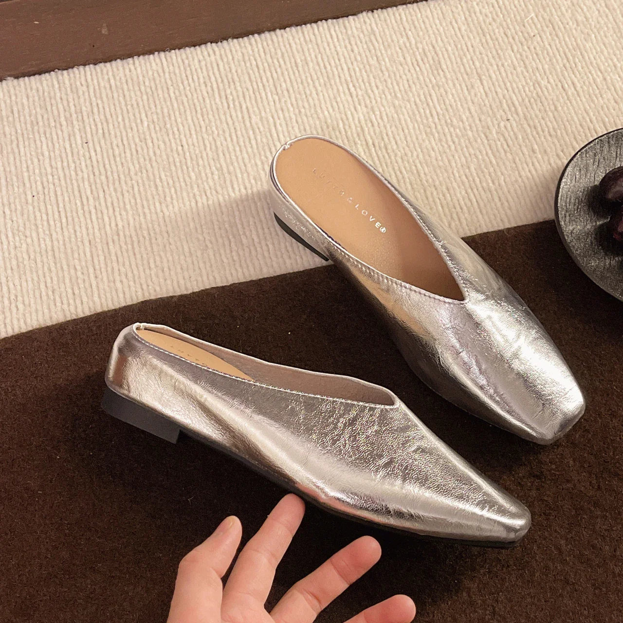 Damskie buty wsuwane z zamkniętym noskiem i płaską podeszwą-Footwear for women-Olave