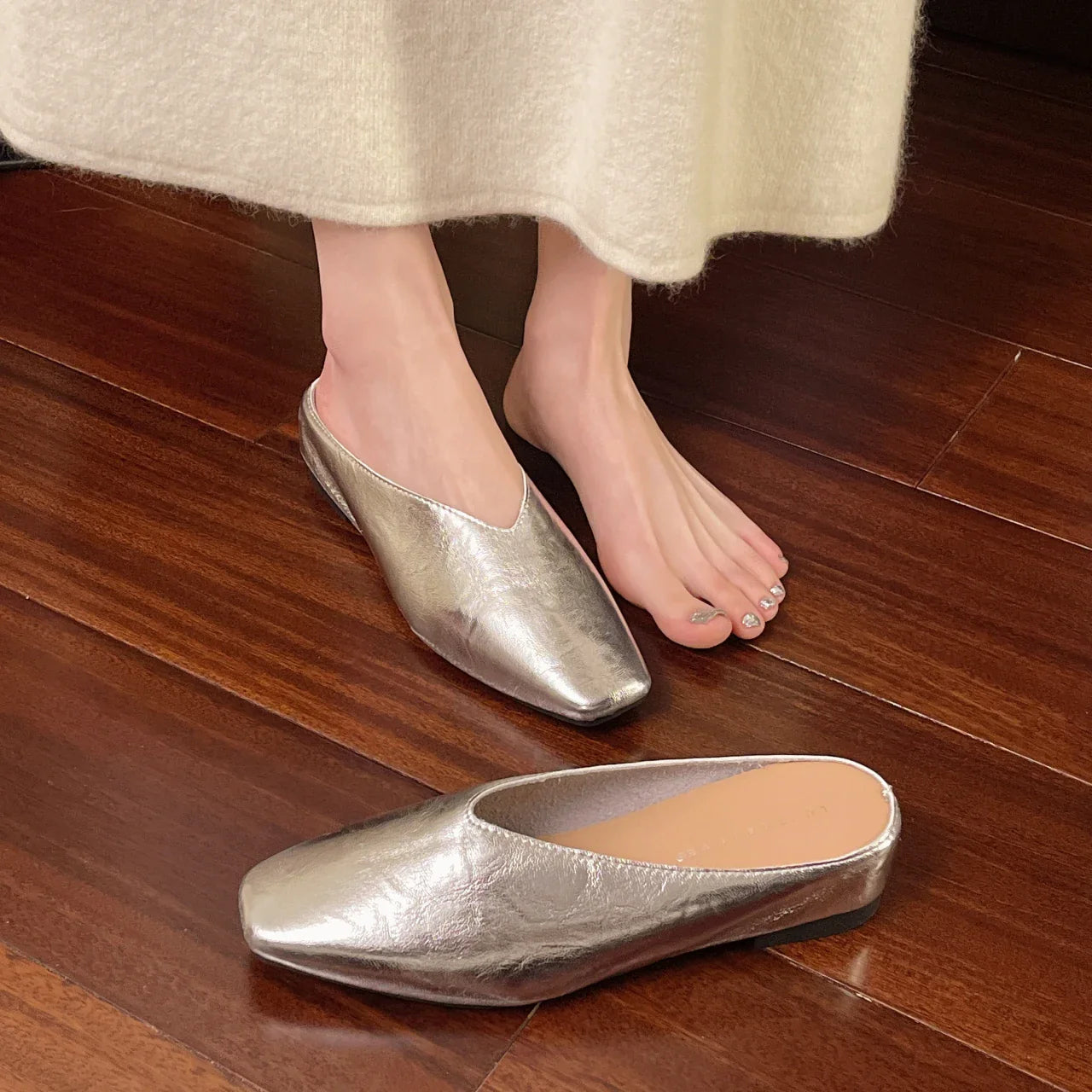 Damskie buty wsuwane z zamkniętym noskiem i płaską podeszwą-Footwear for women-Olave