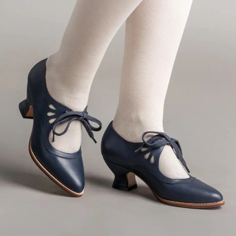Damskie czółenka Mary Jane z wiązaniem, wycięciami w cholewce i niskim obcasem-Footwear for women-Olave