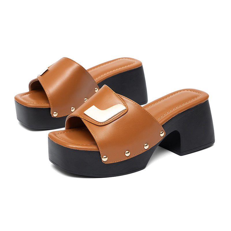 Damskie klapki na platformie z obcasem typu słupek i metalicznym detalem-Footwear for women-Olave