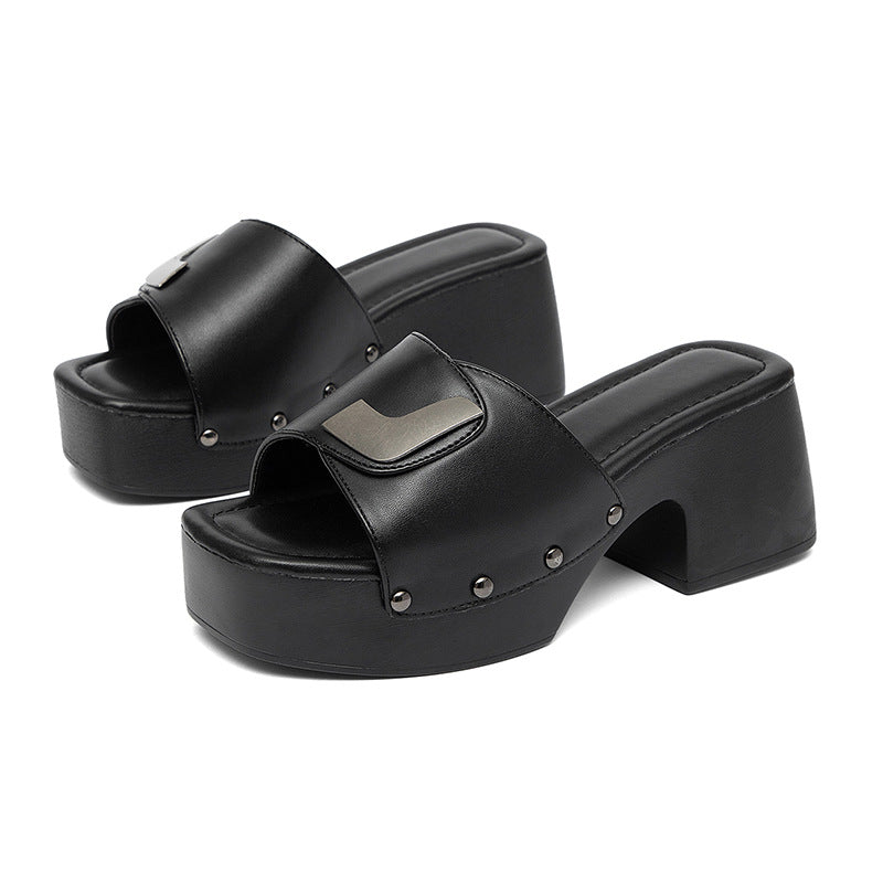 Damskie klapki na platformie z obcasem typu słupek i metalicznym detalem-Footwear for women-Olave
