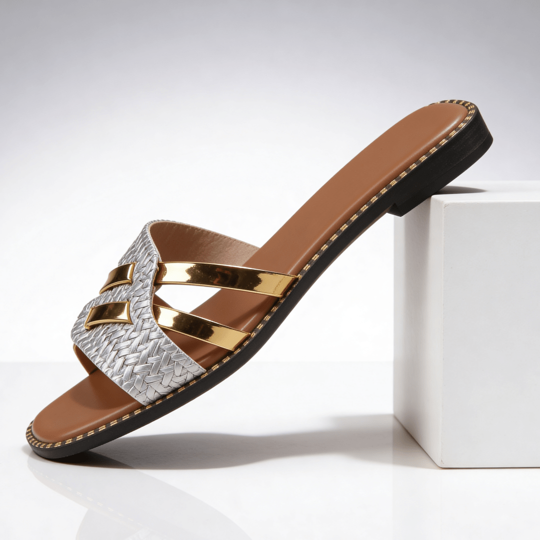Damskie płaskie klapki z metalicznymi paskami-Footwear for women-Olave
