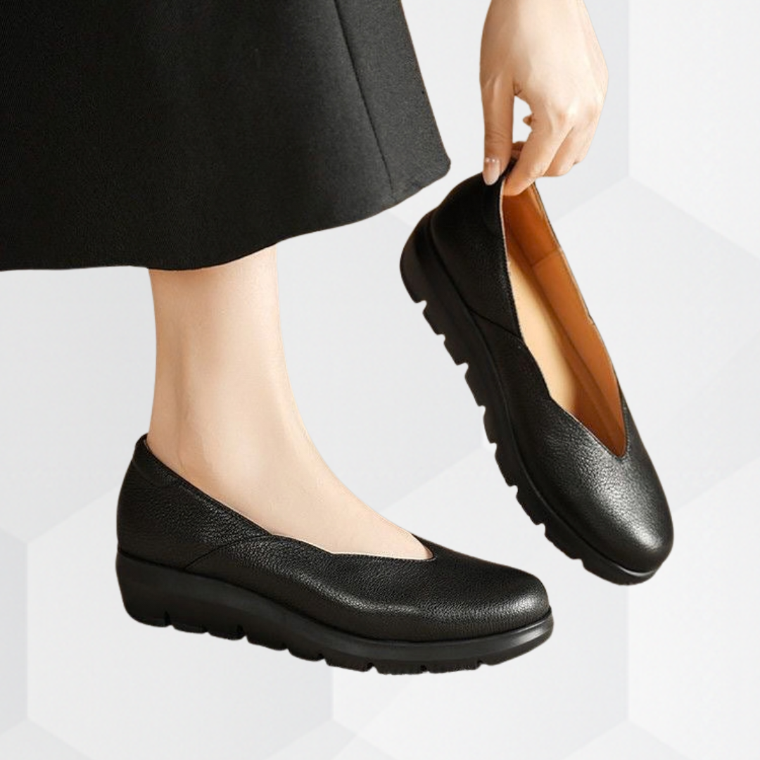 Damskie półbuty na koturnie z teksturowaną cholewką i wycięciem w kształcie litery V-Footwear for women-Olave