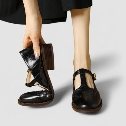 Damskie półbuty typu Mary Jane z paskiem T i perforacjami-Footwear for women-Olave