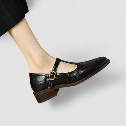 Damskie półbuty typu Mary Jane z paskiem T i perforacjami-Footwear for women-Olave
