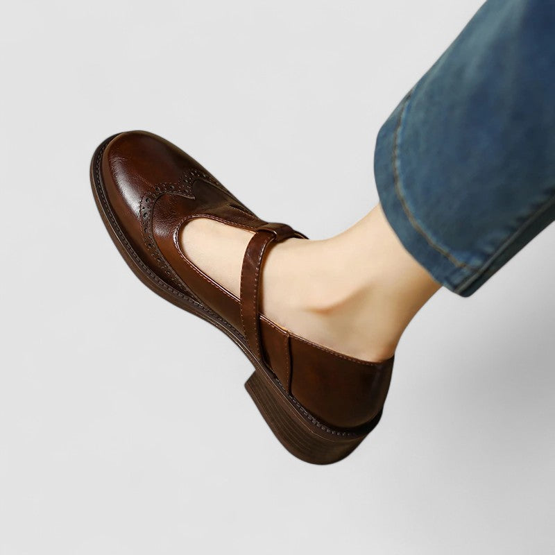 Damskie półbuty typu Mary Jane z paskiem T i perforacjami-Footwear for women-Olave