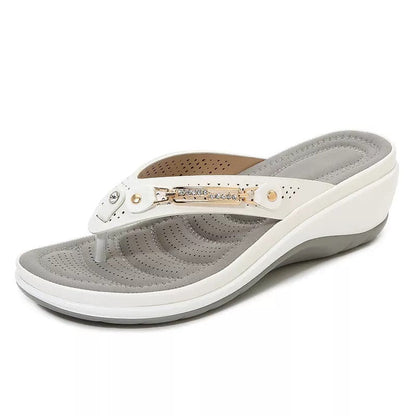 Damskie sandały japonki na koturnie z metalicznym detalem-Footwear for women-Olave