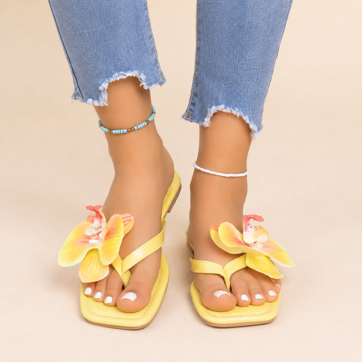 Damskie sandały japonki z kwadratowym noskiem i kwiatowym motywem-Footwear for women-Olave
