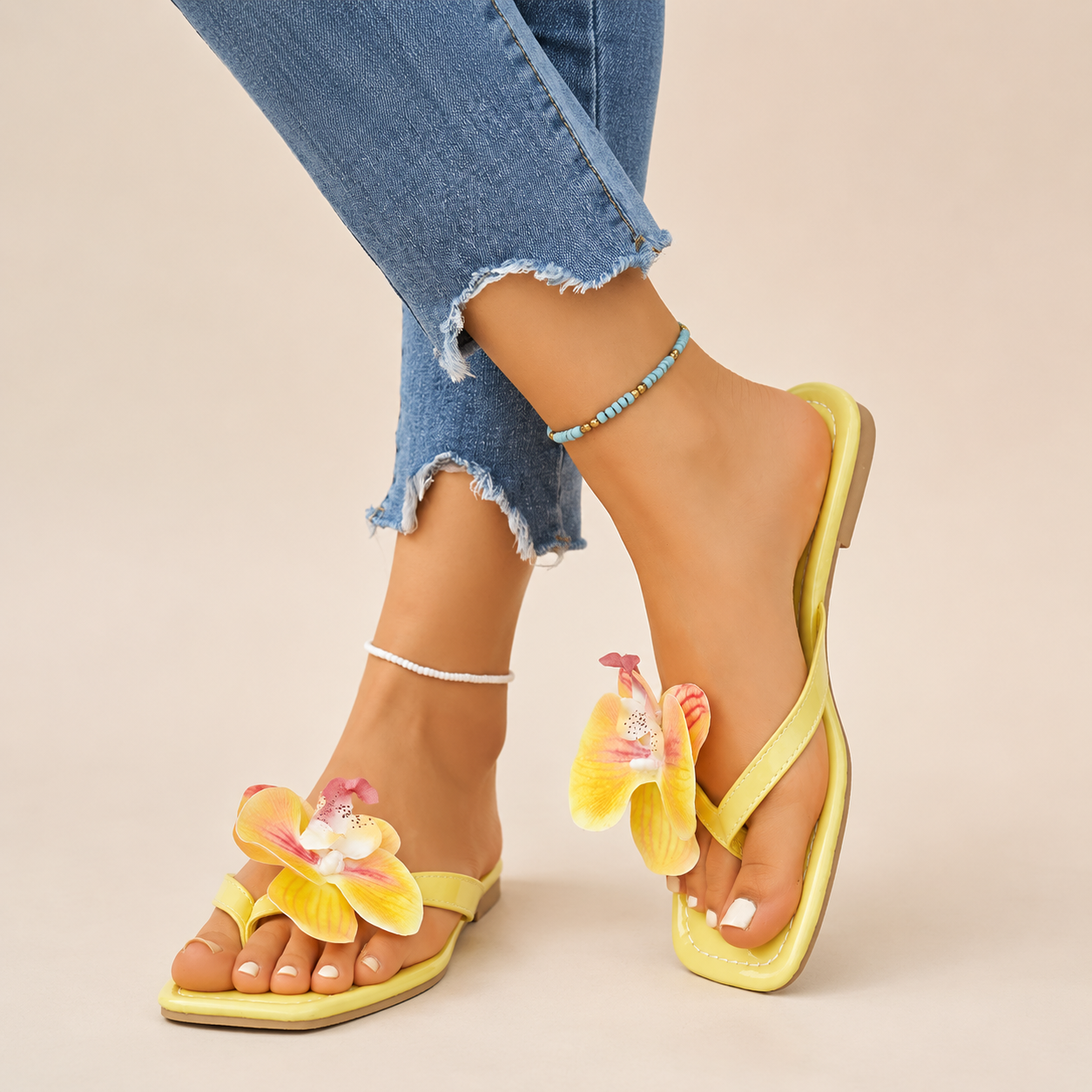 Damskie sandały japonki z kwadratowym noskiem i kwiatowym motywem-Footwear for women-Olave