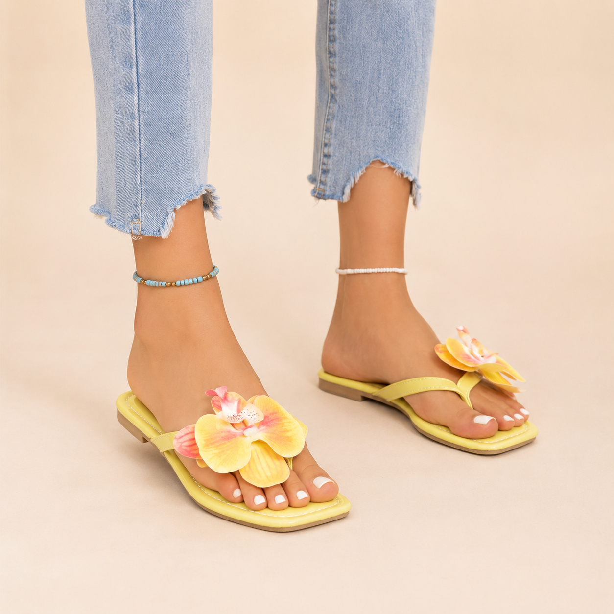 Damskie sandały japonki z kwadratowym noskiem i kwiatowym motywem-Footwear for women-Olave