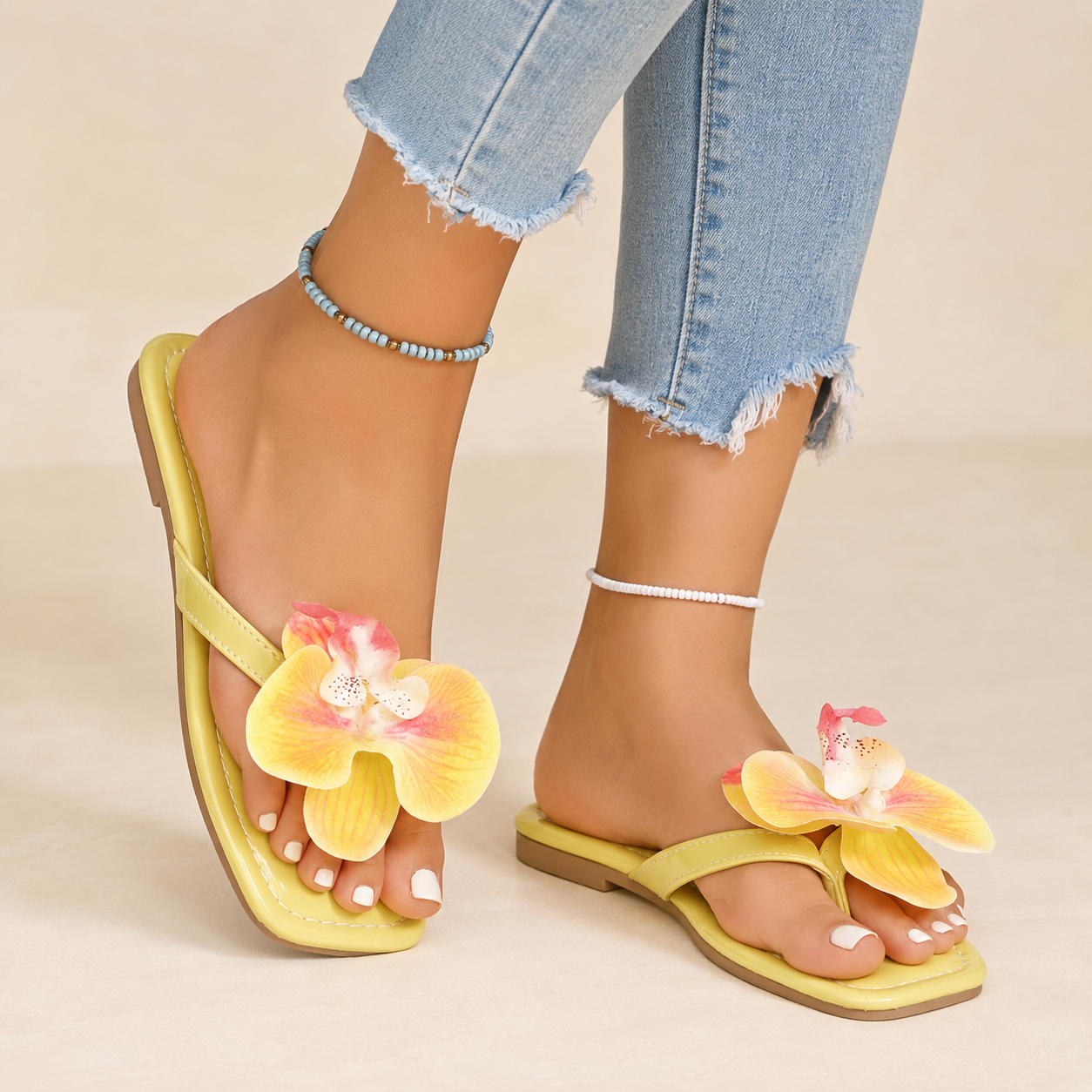 Damskie sandały japonki z kwadratowym noskiem i kwiatowym motywem-Footwear for women-Olave