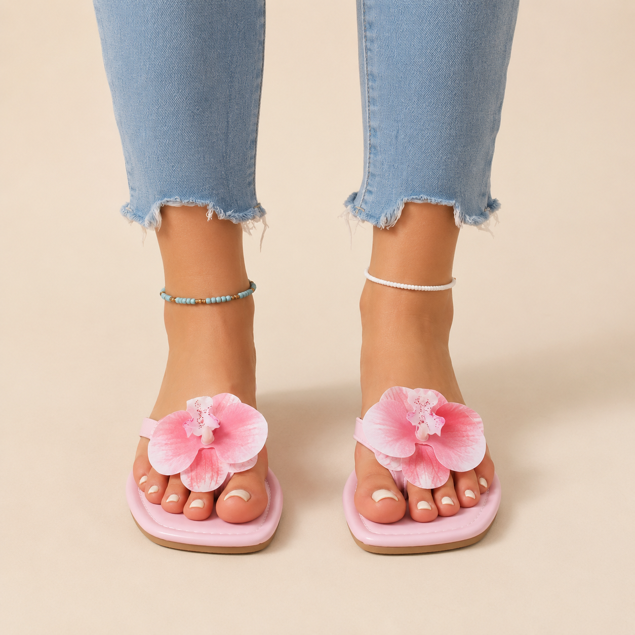 Damskie sandały japonki z kwadratowym noskiem i kwiatowym motywem-Footwear for women-Olave