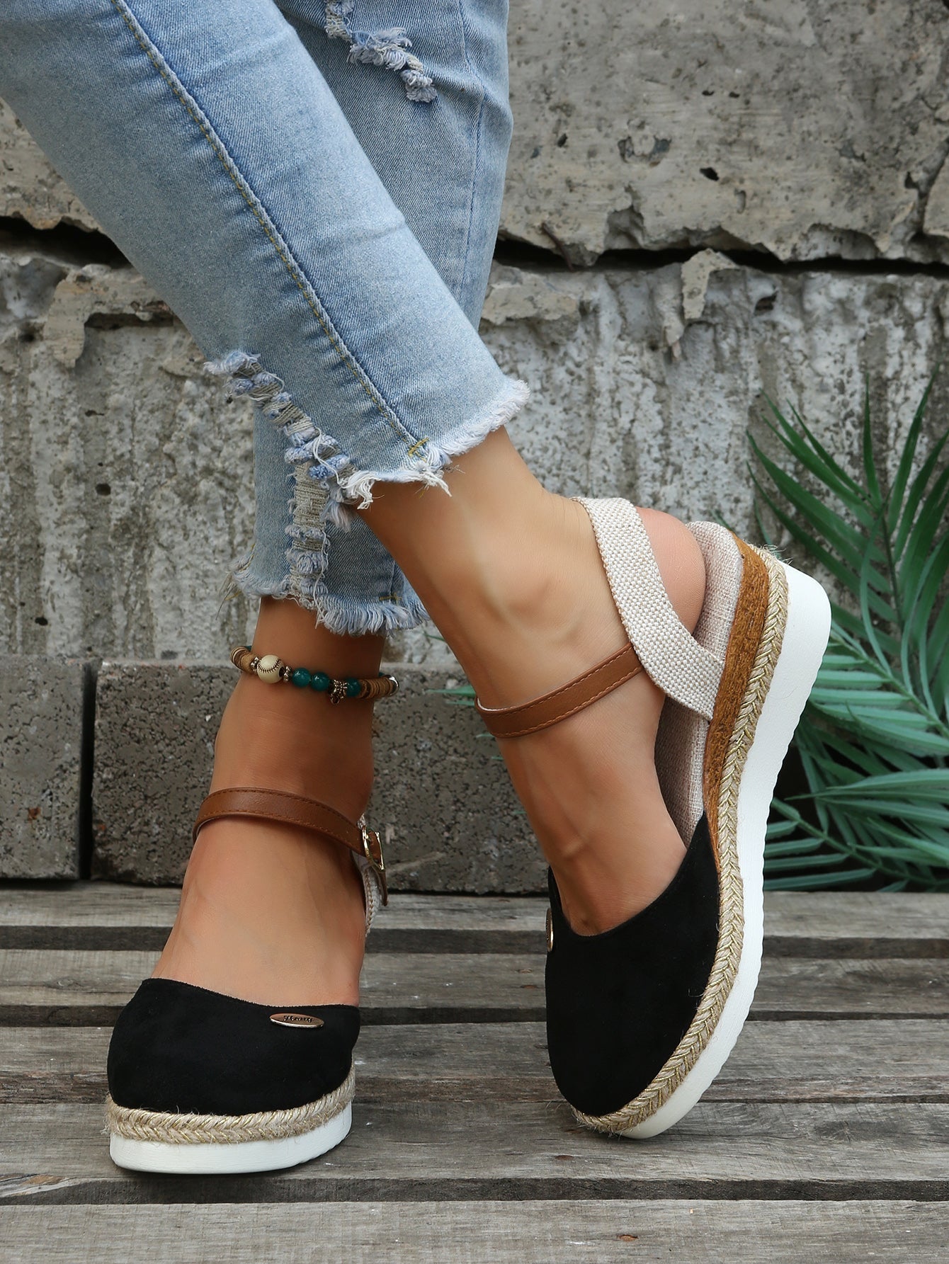 Damskie sandały na koturnie typu espadryle z paskiem na kostce-Footwear for women-Olave