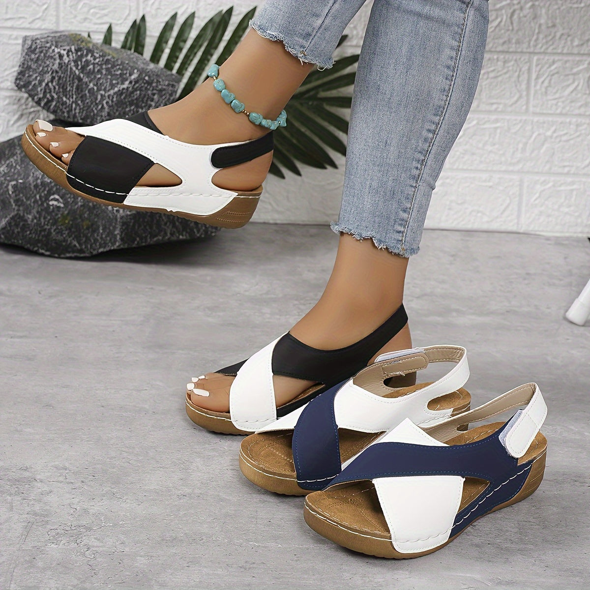 Damskie sandały na koturnie z odkrytymi palcami i paskiem na rzep-Footwear for women-Olave