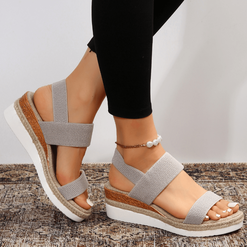Damskie sandały na platformie z elastycznymi paskami i plecionym wykończeniem-Footwear for women-Olave