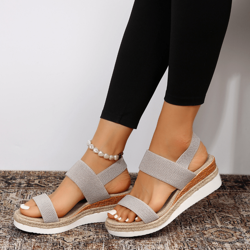 Damskie sandały na platformie z elastycznymi paskami i plecionym wykończeniem-Footwear for women-Olave