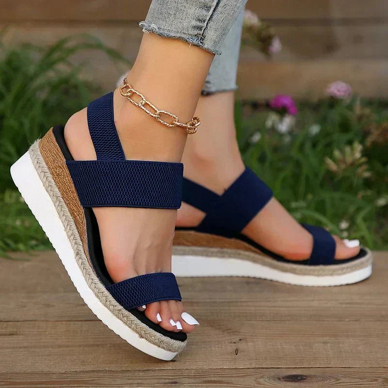 Damskie sandały na platformie z elastycznymi paskami i plecionym wykończeniem-Footwear for women-Olave