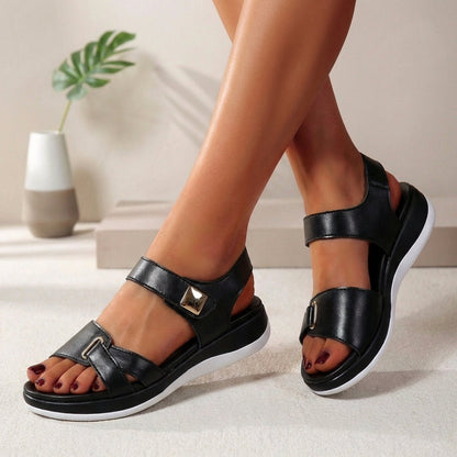 Damskie sandały na platformie z regulowanym paskiem-Footwear for women-Olave