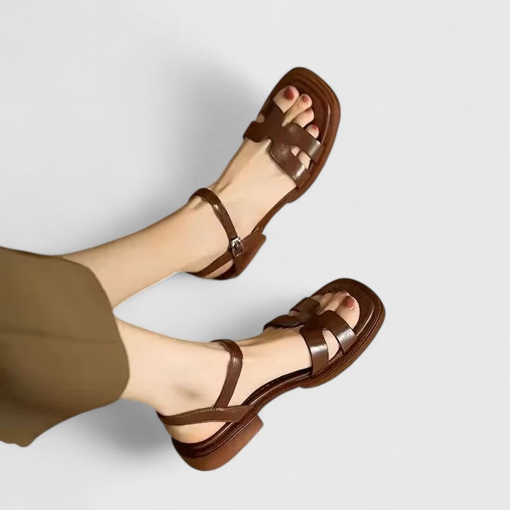 Damskie sandały płaskie z wycięciem w kształcie litery H i paskiem na kostce-Footwear for women-Olave