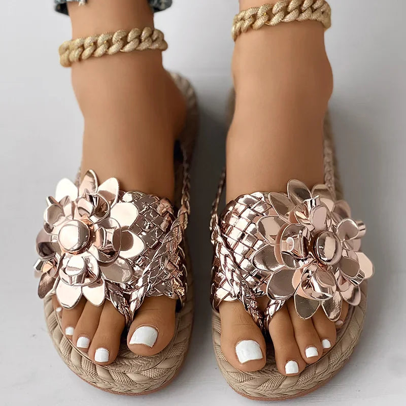 Damskie sandały z plecionymi paskami i kwiatem-Footwear for women-Olave