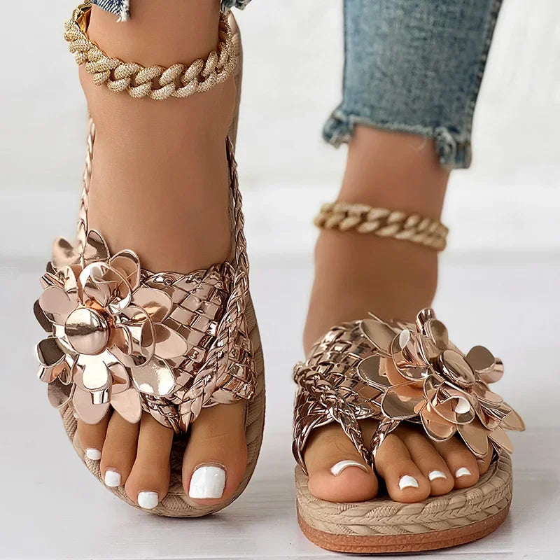 Damskie sandały z plecionymi paskami i kwiatem-Footwear for women-Olave